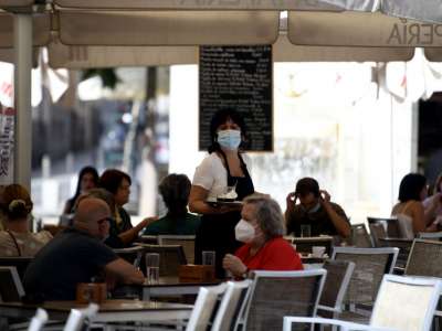 La Laguna mayor asks to extend hours of bars and restaurants until midnight