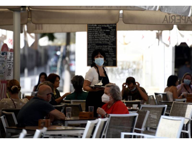 La Laguna mayor asks to extend hours of bars and restaurants until midnight