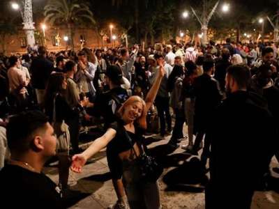Street parties across Spain as the state of alarm finishes