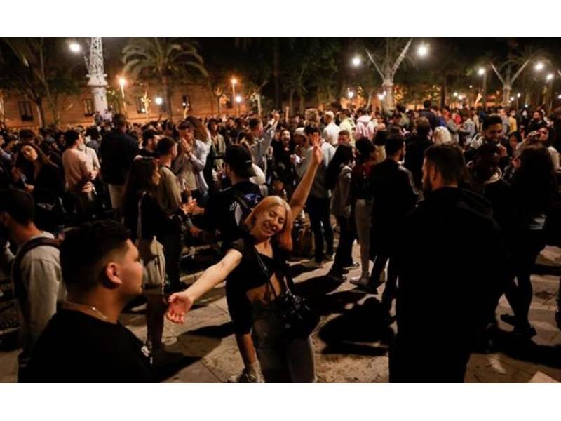 Street parties across Spain as the state of alarm finishes