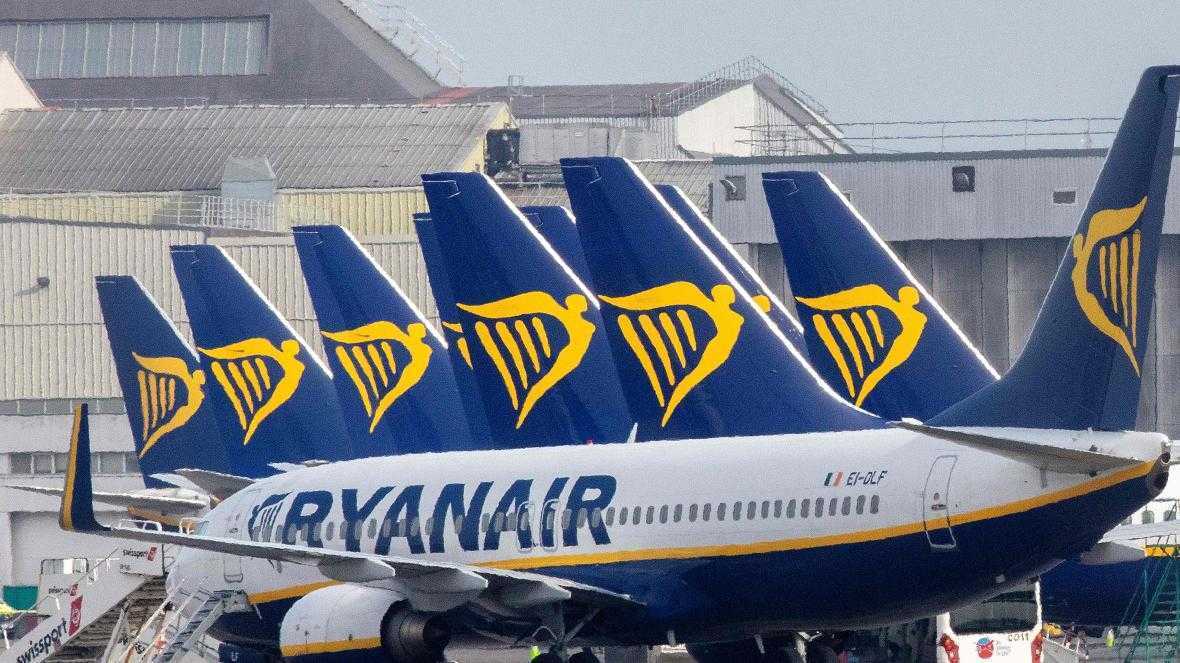 Ryanair wants EU and UK travel restrictions lifted by the end of May
