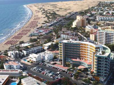 Teenage girl falls to her death from 8th floor balcony in Gran Canaria