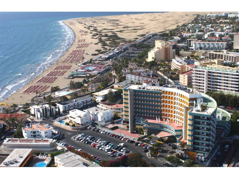 Teenage girl falls to her death from 8th floor balcony in Gran Canaria