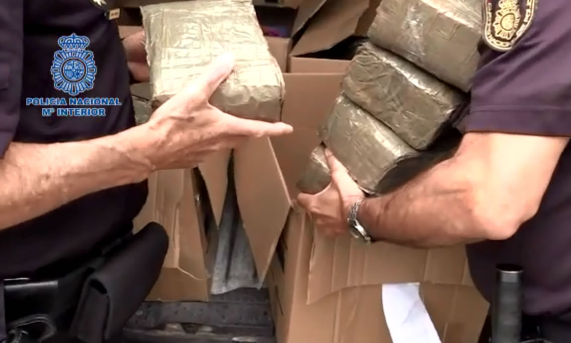 Police find a van with 300 kilos of hashish inside getting off a ferry