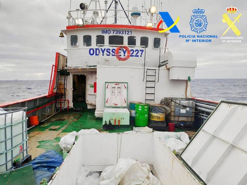 VIDEO: Fishing boat intercepted carrying 15 tons of hashish by the Canary Islands VIDEO: Fishing boat intercepted carrying 15 tons of hashish by the Canary Islands