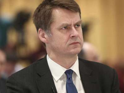 The British ambassador defends Canary Islands green list exclusion