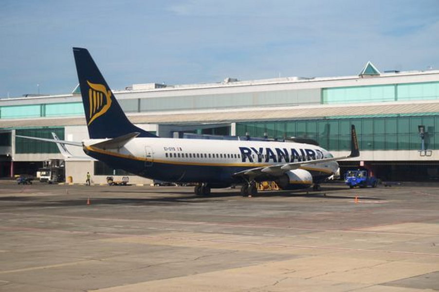 Ryanair make emergency landing in Tenerife due to technical fault with plane