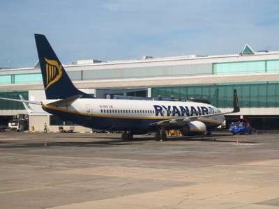 Ryanair make emergency landing in Tenerife due to technical fault with plane