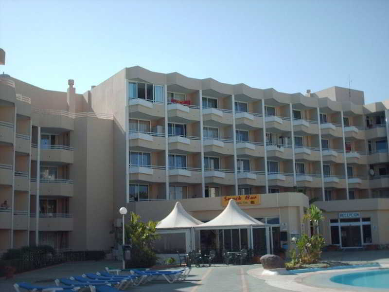 Fifty families being threatened in apartment rental scam in Golf Del Sur