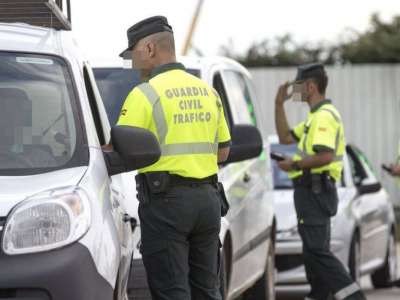 DGT are intensifying police stop checks this weekend with fines up to 1,000 euros