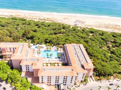Job offer in Spain goes viral: 4,000 euros for living in a 5-star luxury hotel