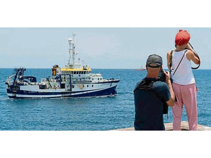 Two oxygen tanks are found in the area being searched for Tomás Gimeno and Anna 