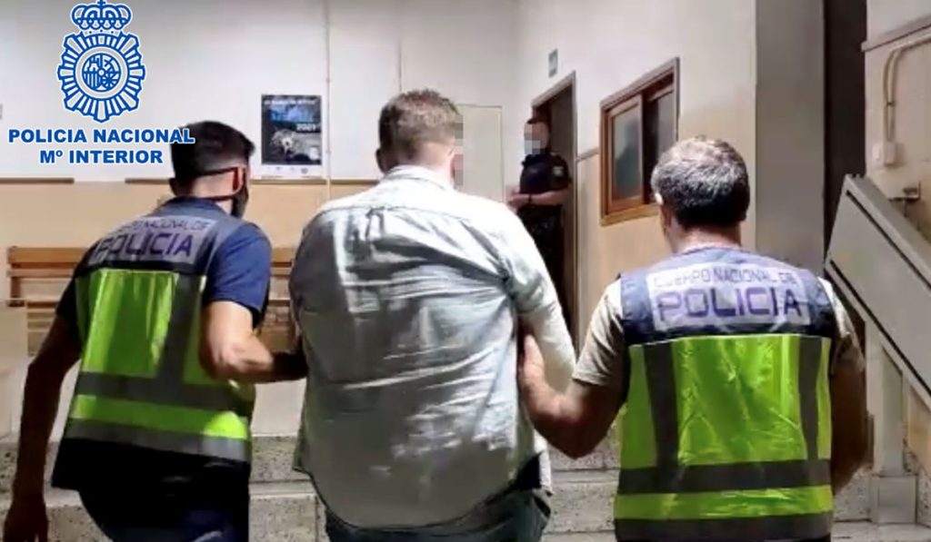 International fugitive arrested whilst having dinner at a restaurant in San Miguel