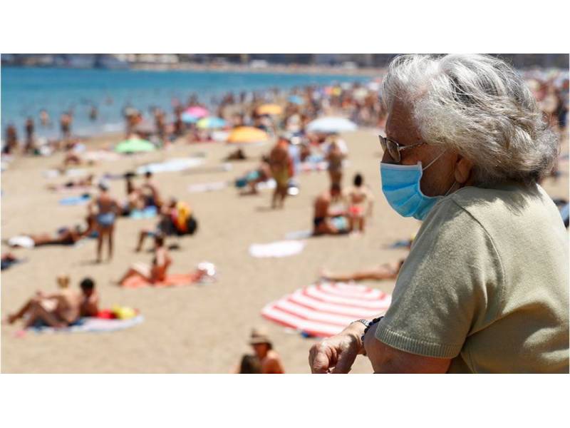 Countdown in the Canaries to no masks outdoors!