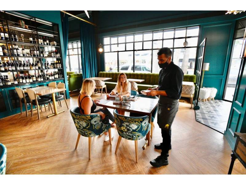 Hospitality re-opens interiors in Tenerife by order of the TSJC, but for how long?