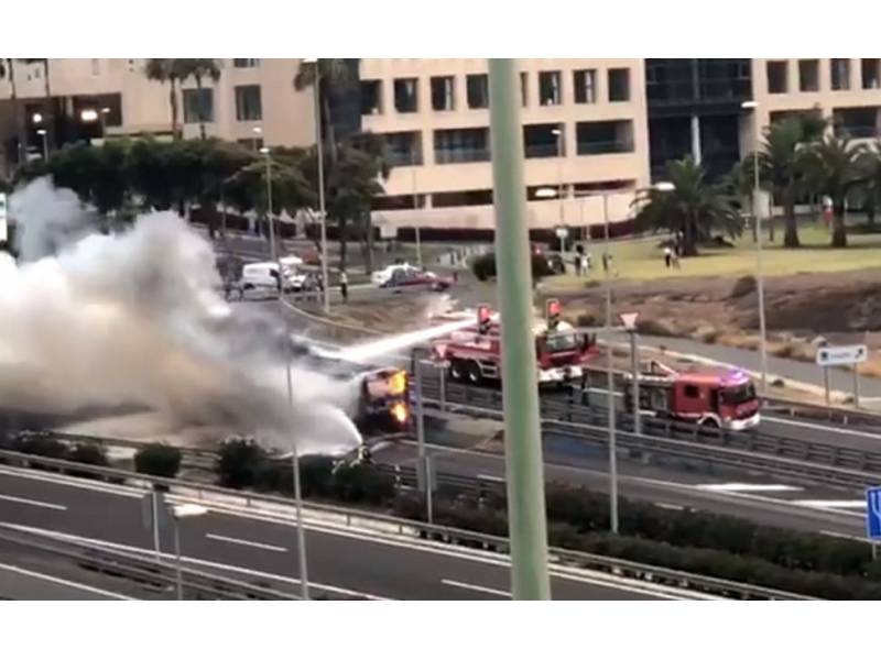 VIDEO: Intense bus fire in Gran Canaria