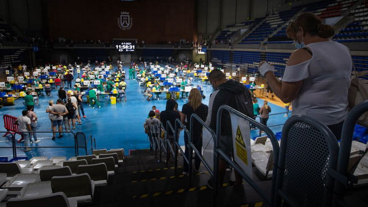 Tenerife responds to mass vaccination as thousands flock to the Santiago Martin