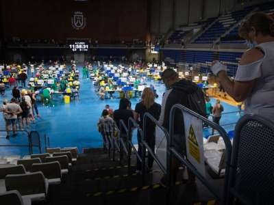 Tenerife responds to mass vaccination as thousands flock to the Santiago Martin