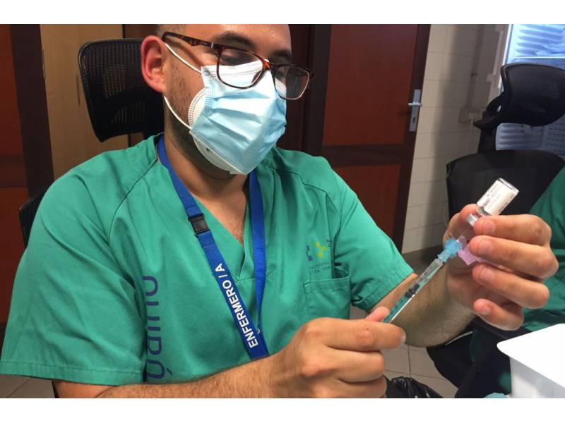 Vaccination of 20 to 29 years olds starts in Tenerife and Gran Canaria