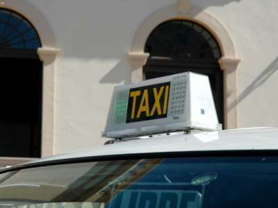 Adeje town hall announces council aid for taxi drivers