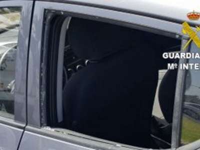 Police have to smash window to rescue baby locked in hot car 