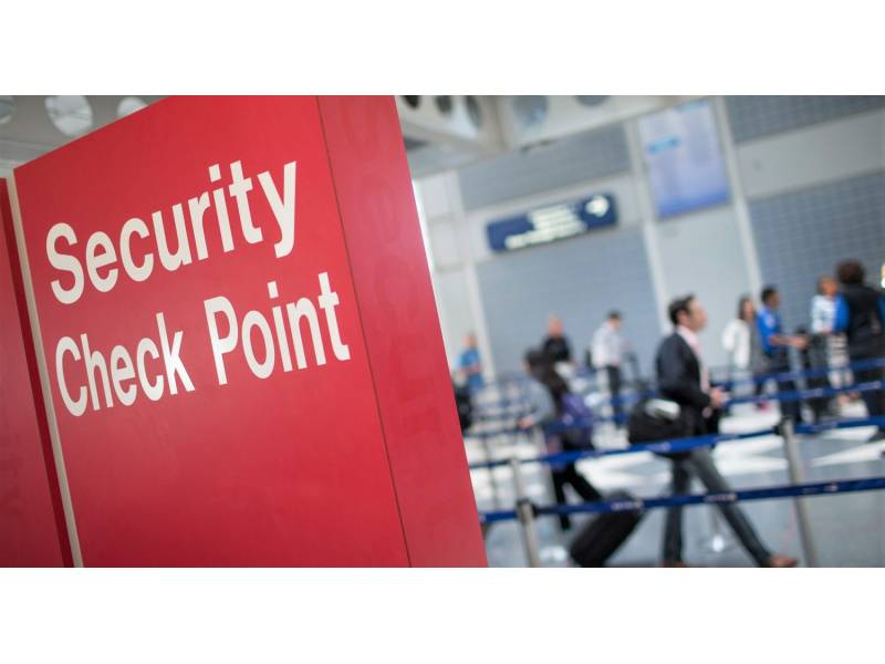 Woman intercepted at airport after flying to the Canaries knowing that she has Covid Woman intercepted at airport after flying to the Canaries knowing that she has Covid