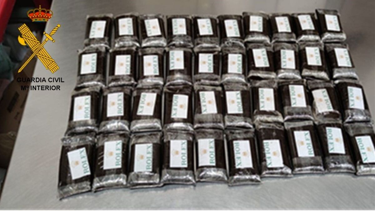 Irishman arrested in Tenerife for sending drugs hidden in cushions to Ireland