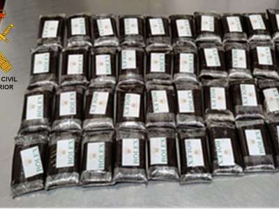 Irishman arrested in Tenerife for sending drugs hidden in cushions to Ireland