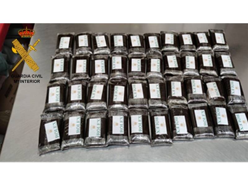 Irishman arrested in Tenerife for sending drugs hidden in cushions to Ireland