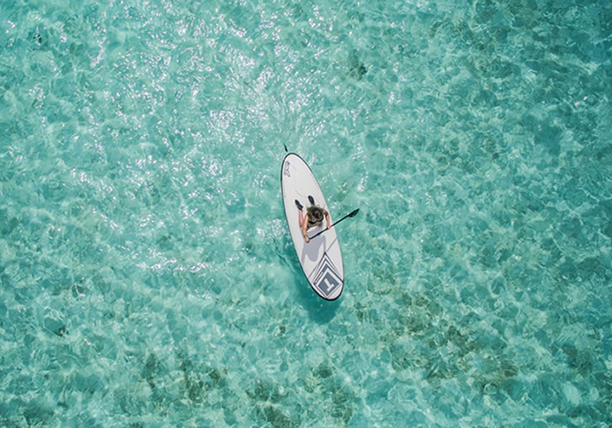 A closer look at the numerous health benefits of paddle boarding