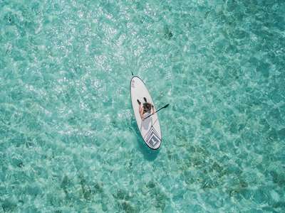 A closer look at the numerous health benefits of paddle boarding