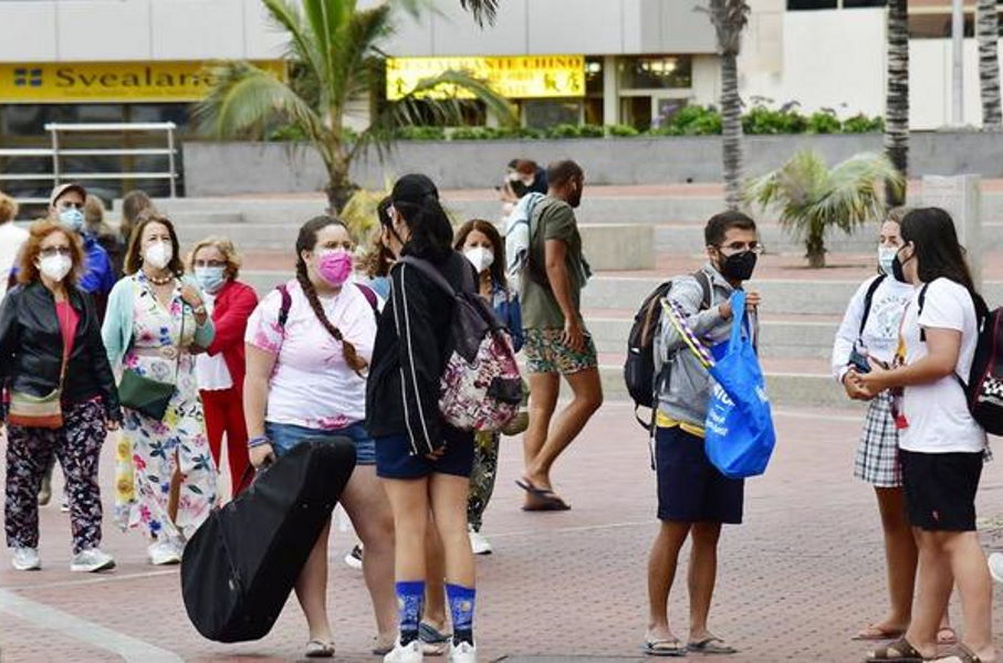 Parliament vote keeps masks as optional outdoors in public in Spain