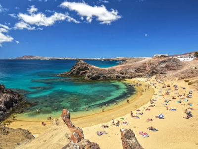 The wind gives way to a hot and sunny weekend 
