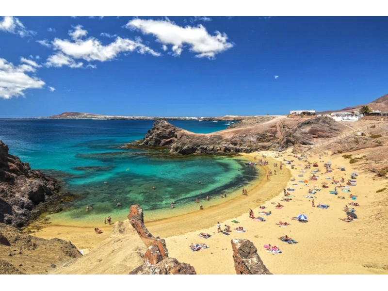 The wind gives way to a hot and sunny weekend 