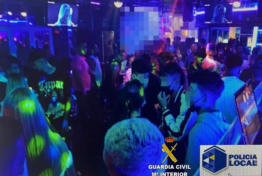 Lanzarote nightclub denounced for excess capacity, dancing, and no masks