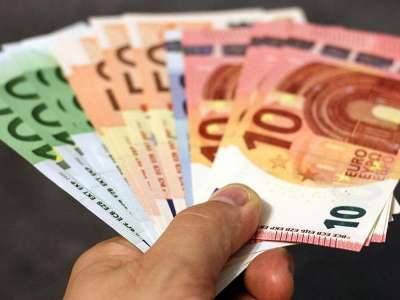 24,609 self employed and companies have applied for the 1.14 billion state aid