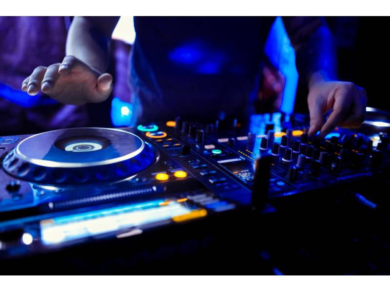 Nightlife wants to reopen as soon as possible and threatens to go to the TSJC