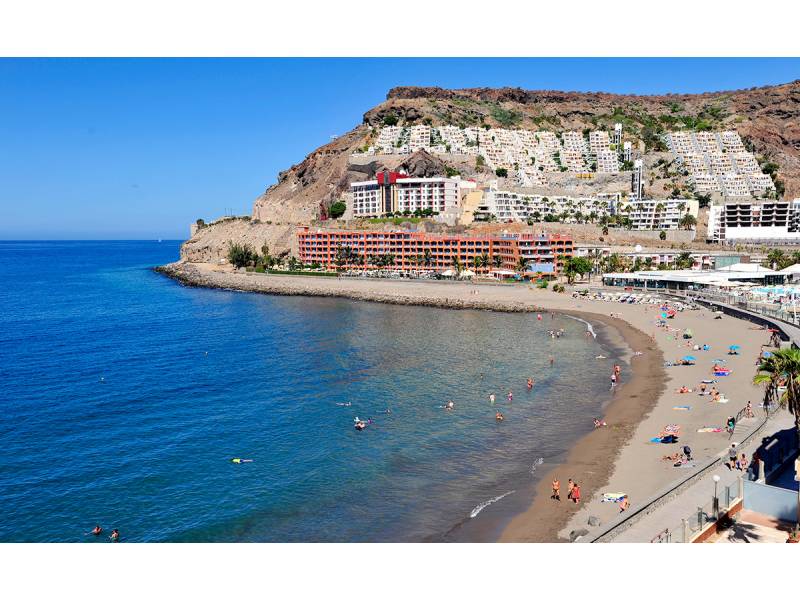 Dead body found floating in the sea close to a beach in Mogán