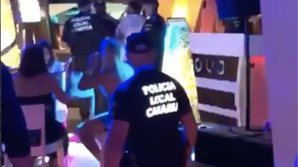 Bar owner arrested for refusing to enforce Covid restrictions