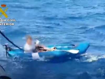 VIDEO: Emergency rescue of a tourist stranded at sea in a kayak 