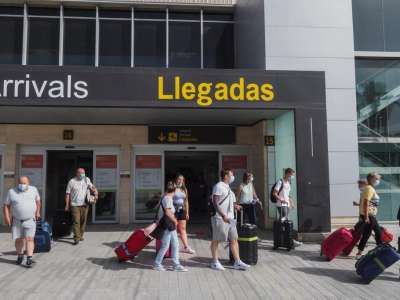 Latest figures show increase in flights and passengers to the Canary Islands