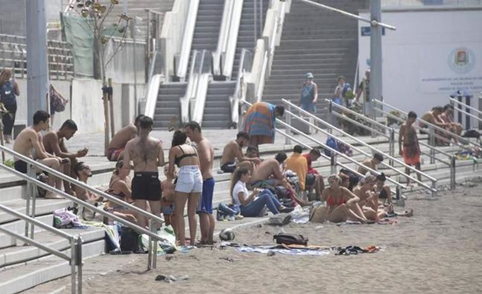 Tenerife and Gran Canaria stay at Level 4, La Palma and La Gomera drop a level