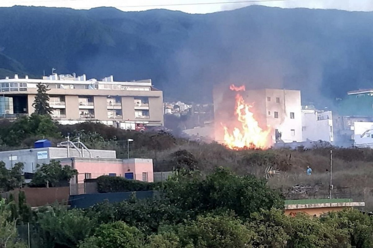 Emergency Services attended to five fires in Tenerife and Gran Canaria yesterday