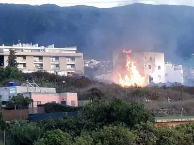 Emergency Services attended to five fires in Tenerife and Gran Canaria yesterday