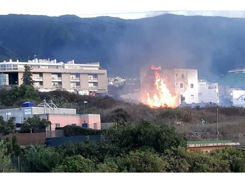 Emergency Services attended to five fires in Tenerife and Gran Canaria yesterday
