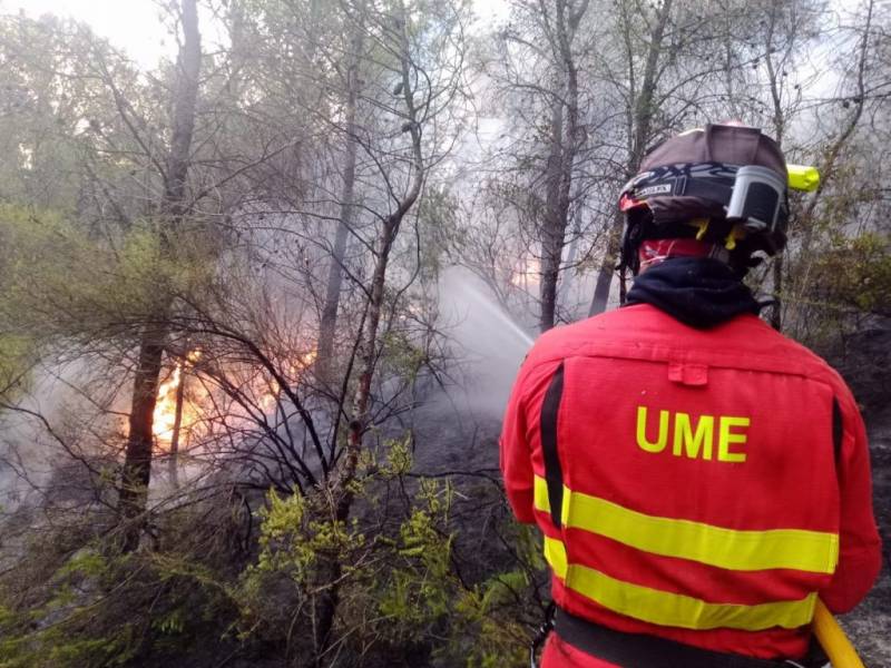 The La Palma fire is under control but continues to burn at emergency level 2