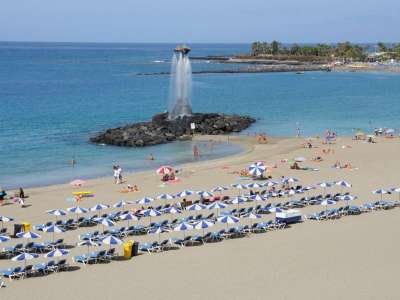 A sunny day with light cloud forecast in the south of the islands today