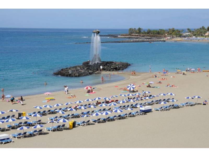A sunny day with light cloud forecast in the south of the islands today