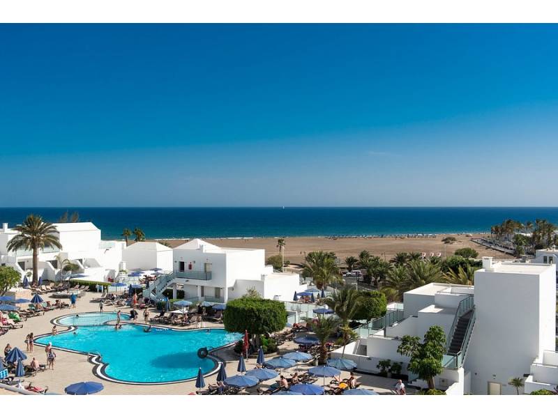 The number of overnight stays in hotels increases by 176% in the Canary Islands