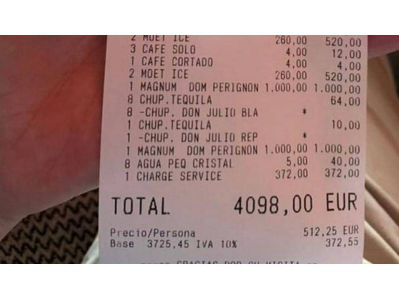 Customer leaves 4,000 euro tip in a restaurant after reading complaint online